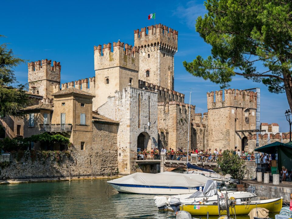 types structures castles italian architecture